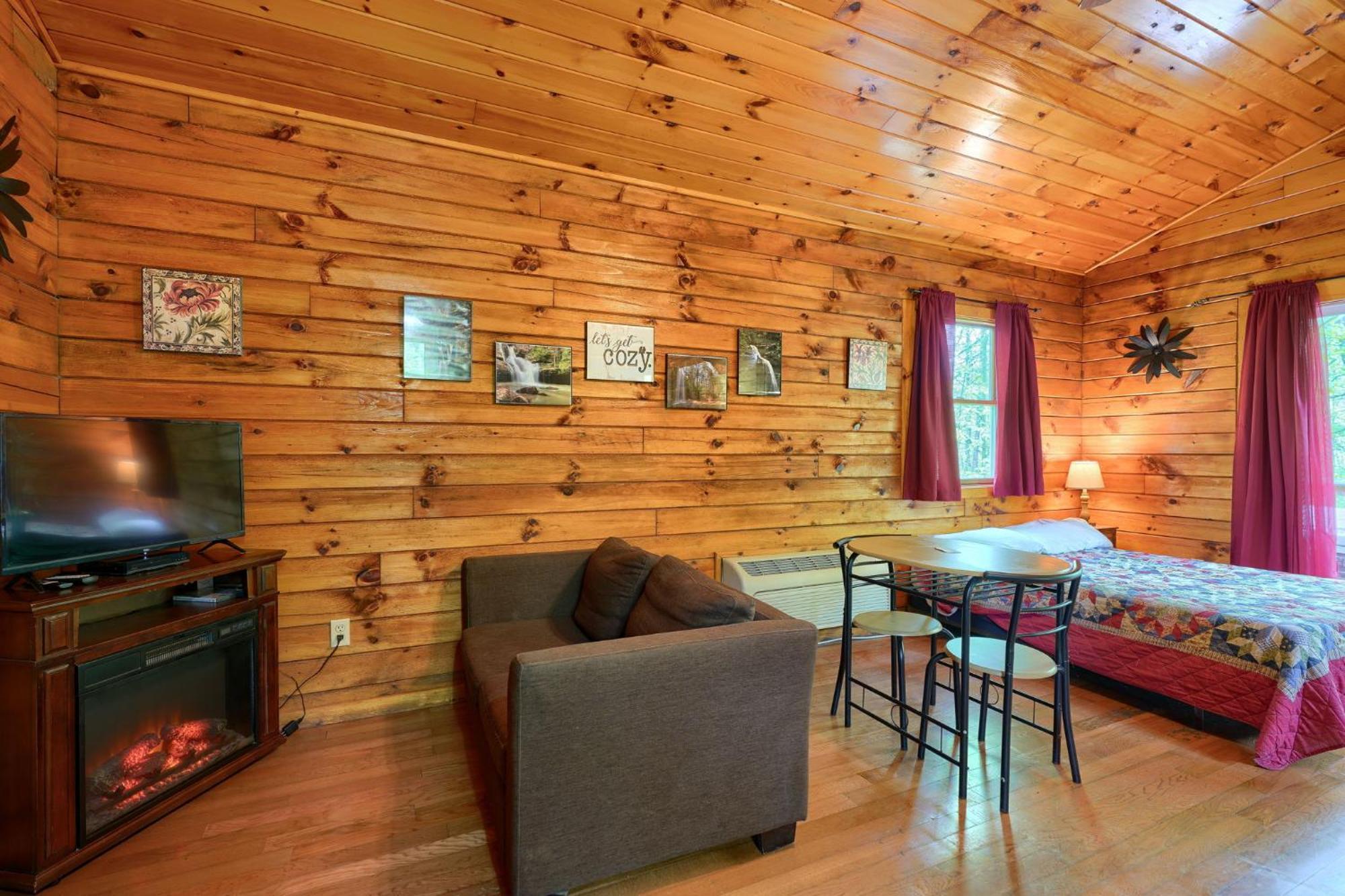 Blue Rose Cabins - Cozy Cabin โลแกน ภายนอก รูปภาพ