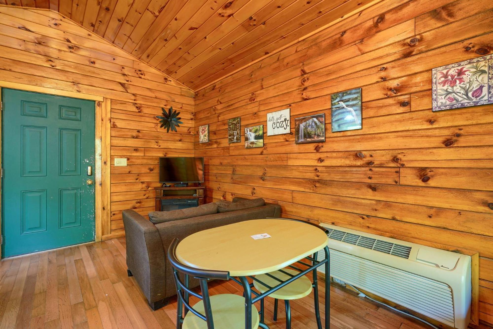 Blue Rose Cabins - Cozy Cabin โลแกน ภายนอก รูปภาพ